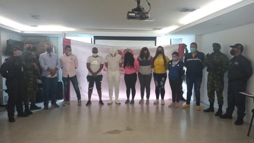 Dos de los integrantes de la banda estaban vinculados al sector de la Salud, y serían quienes se encargaban de intervenir quirúrgicamente a las víctimas. Foto: Fiscalía General de la Nación