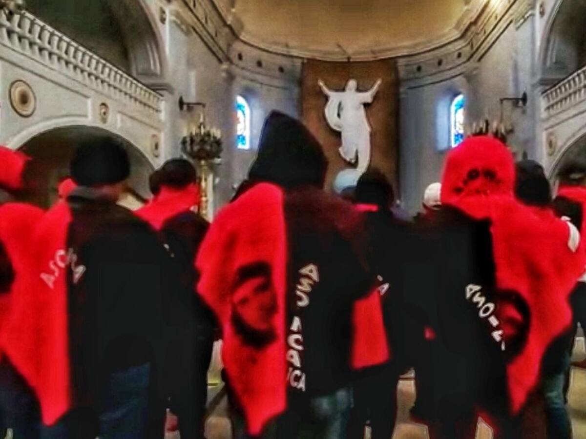 Profesores de Asoinca en paro pasaron la noche en la catedral de Popayán