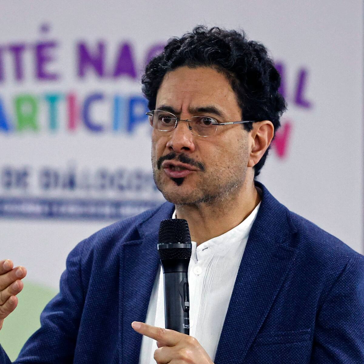 Hay leve crecimiento del ELN en hombres, pero un grave problema territorial: Iván Cepeda