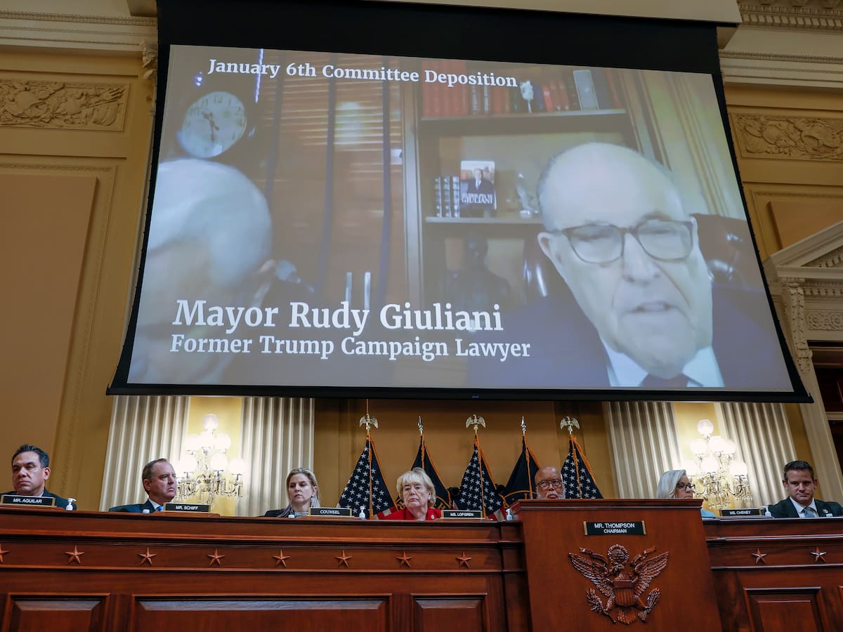 Asalto al Capitolio: declaran que Giuliani estaba “ebrio” cuando aconsejó a Trump