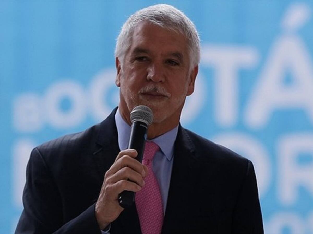 Alcalde Peñalosa entrega nueva estación de Policía en Usaquén