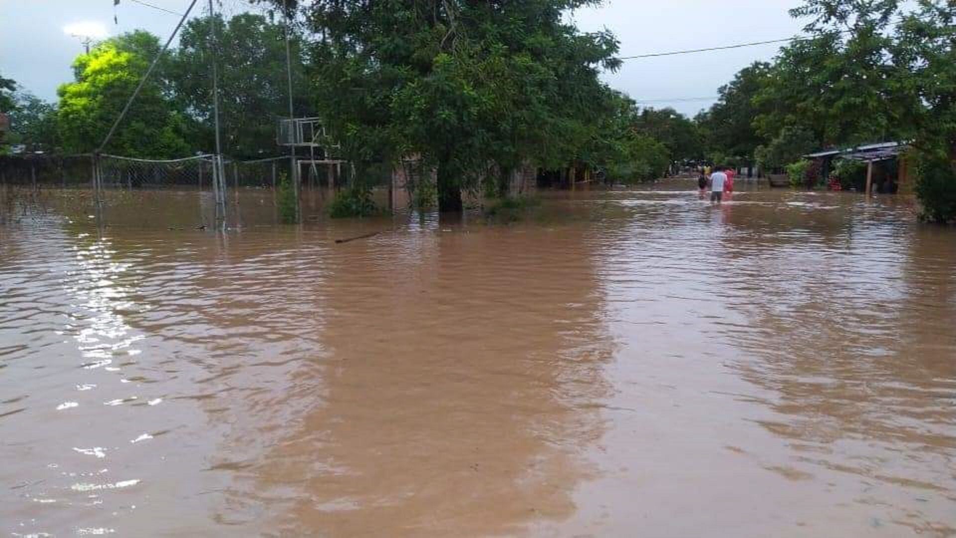 Se están haciendo ollas comunitarias y se están gestionando ayudas humanitarias. Foto: W Radio.