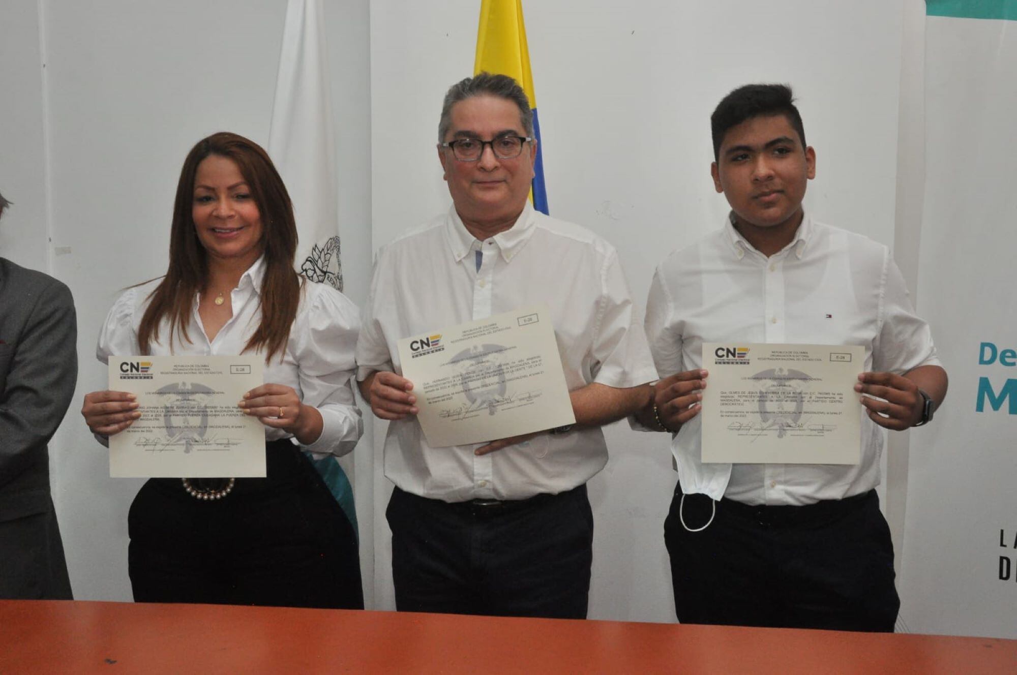 Entrega de credenciales. Foto: Gissell Campo