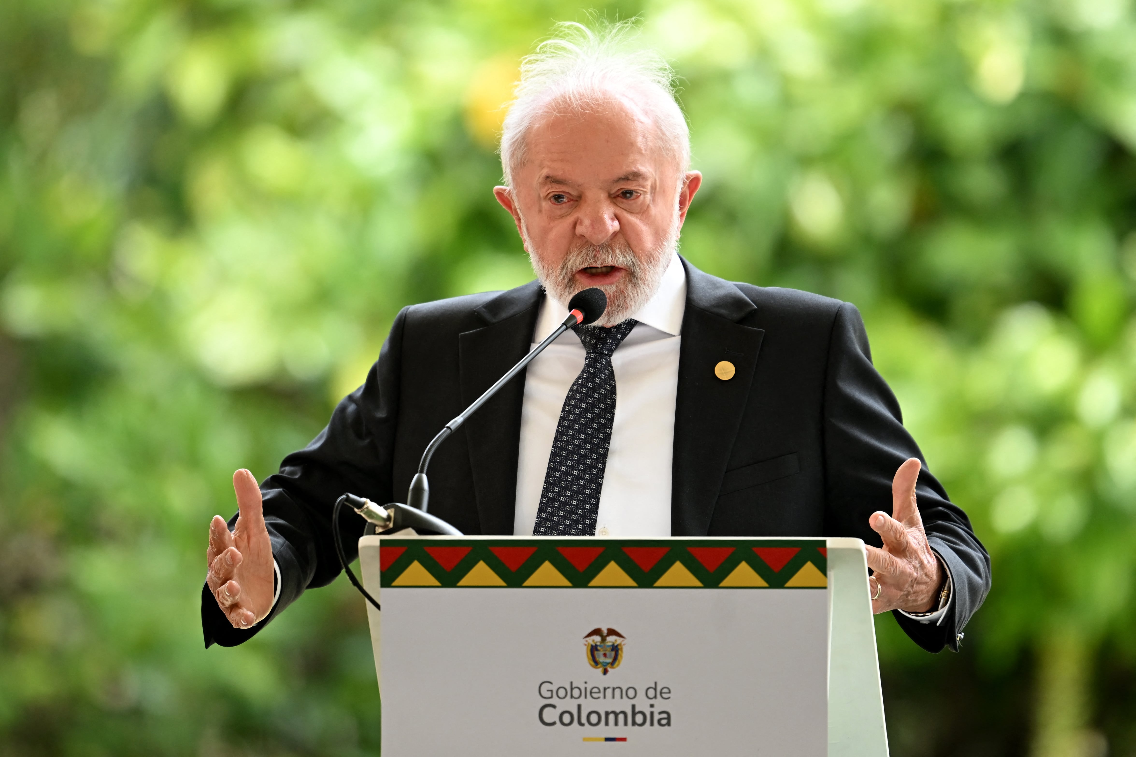 El presidente de Brasil, Luiz Inácio Lula da Silva, habla durante la Cumbre del Tratado de Cooperación Amazónica (OTCA) celebrada en Bogotá el 22 de agosto de 2025.  (Foto de RAUL ARBOLEDA/AFP via Getty Images)