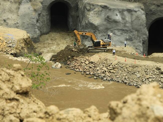 La decisión se toma debido a una socavación encontrada en uno de los túneles de casa de máquinas.. Foto: Colprensa