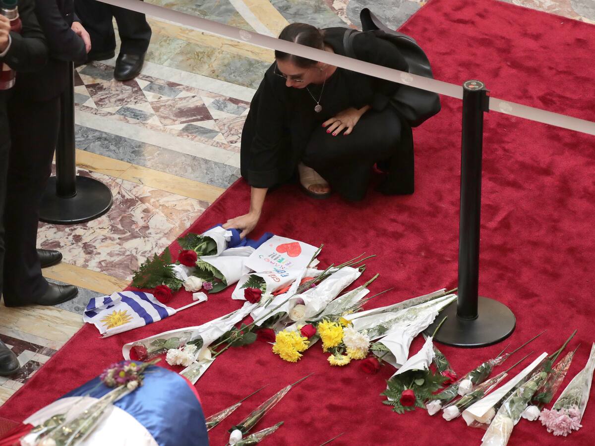 El público despidió a José Mujica en el Palacio Legislativo