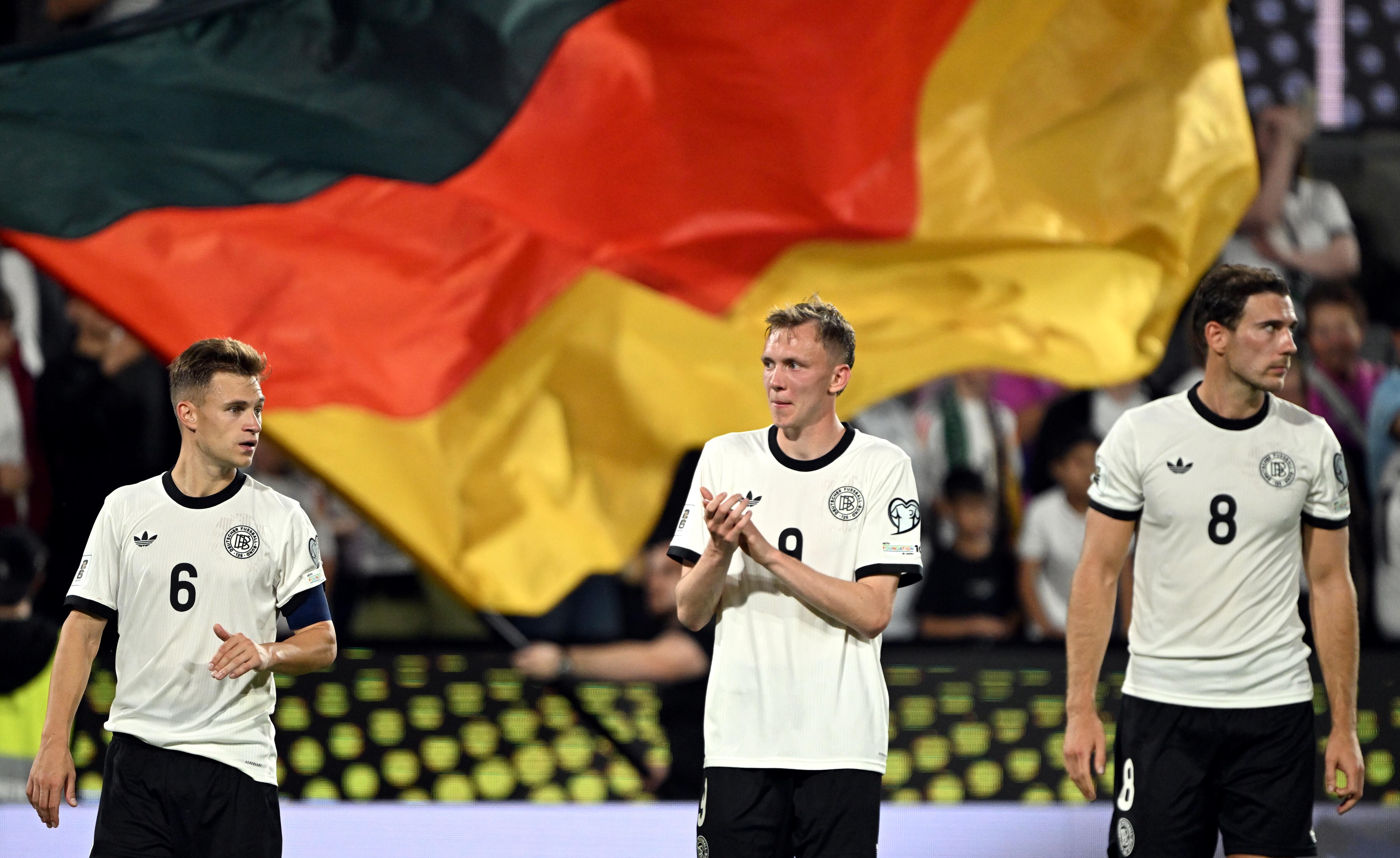 Jugadores de Alemania celebran tras el triunfo ante Irlanda del Norte FOTO: Federico Gambarini/picture alliance via Getty Images