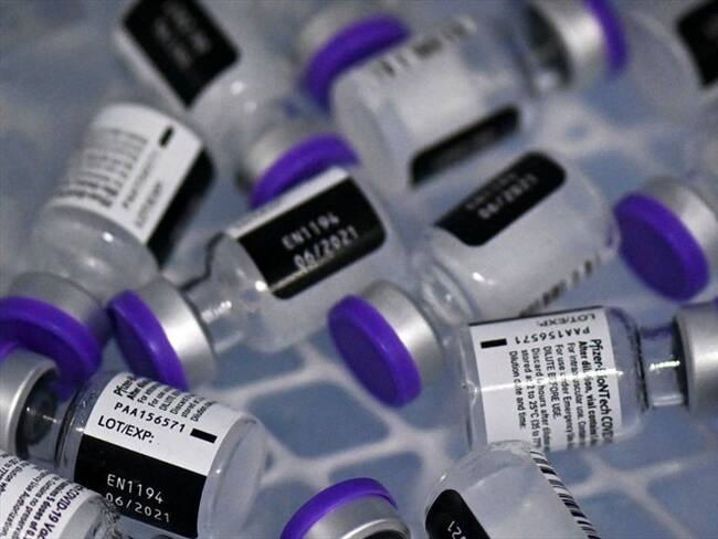 ¿Es posible mezclar dosis de vacunas contra el COVID-19 de diferentes fabricantes?