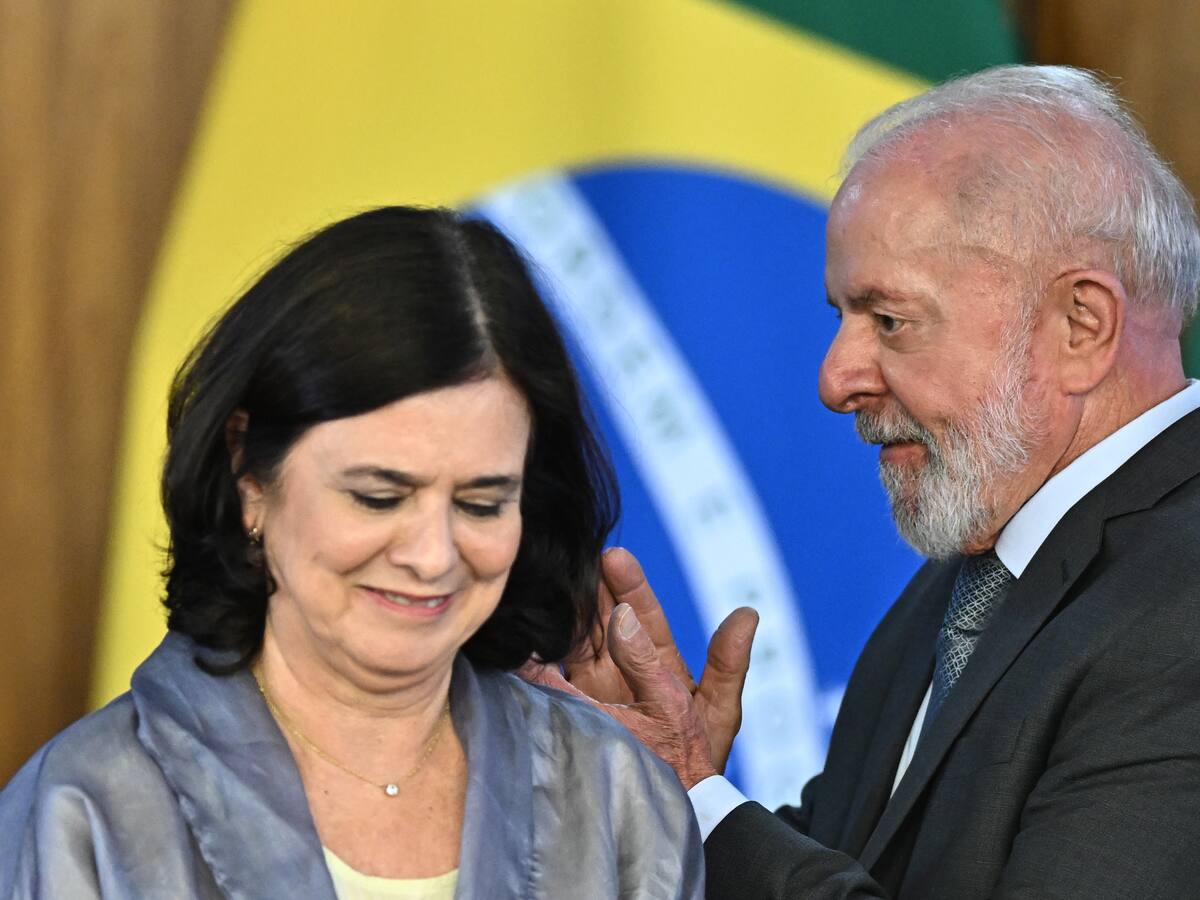 Lula da Silva destituyó a su ministra de Salud e inicio una reforma de gabinete