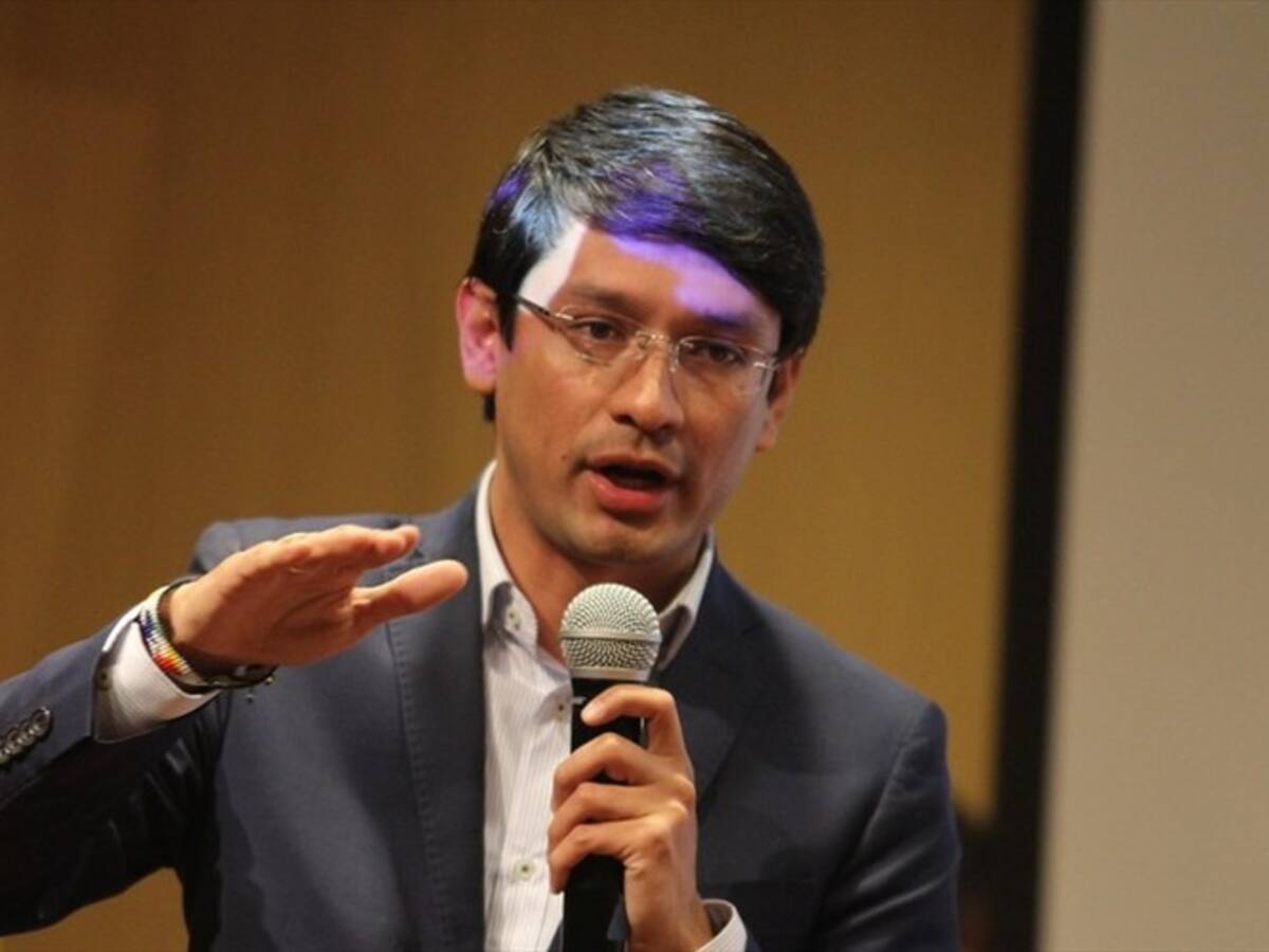 Liderazgos del pasado no representan a la gente en la calle: Camilo Romero