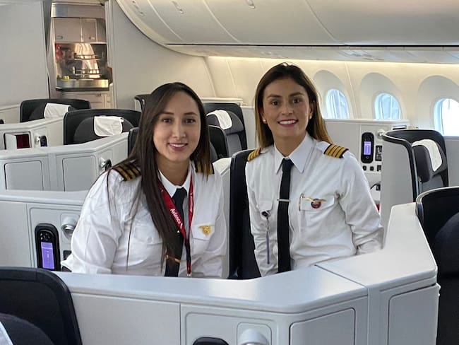 Camila Basto, la piloto colombiana que rompe esquemas en la aviación del país.