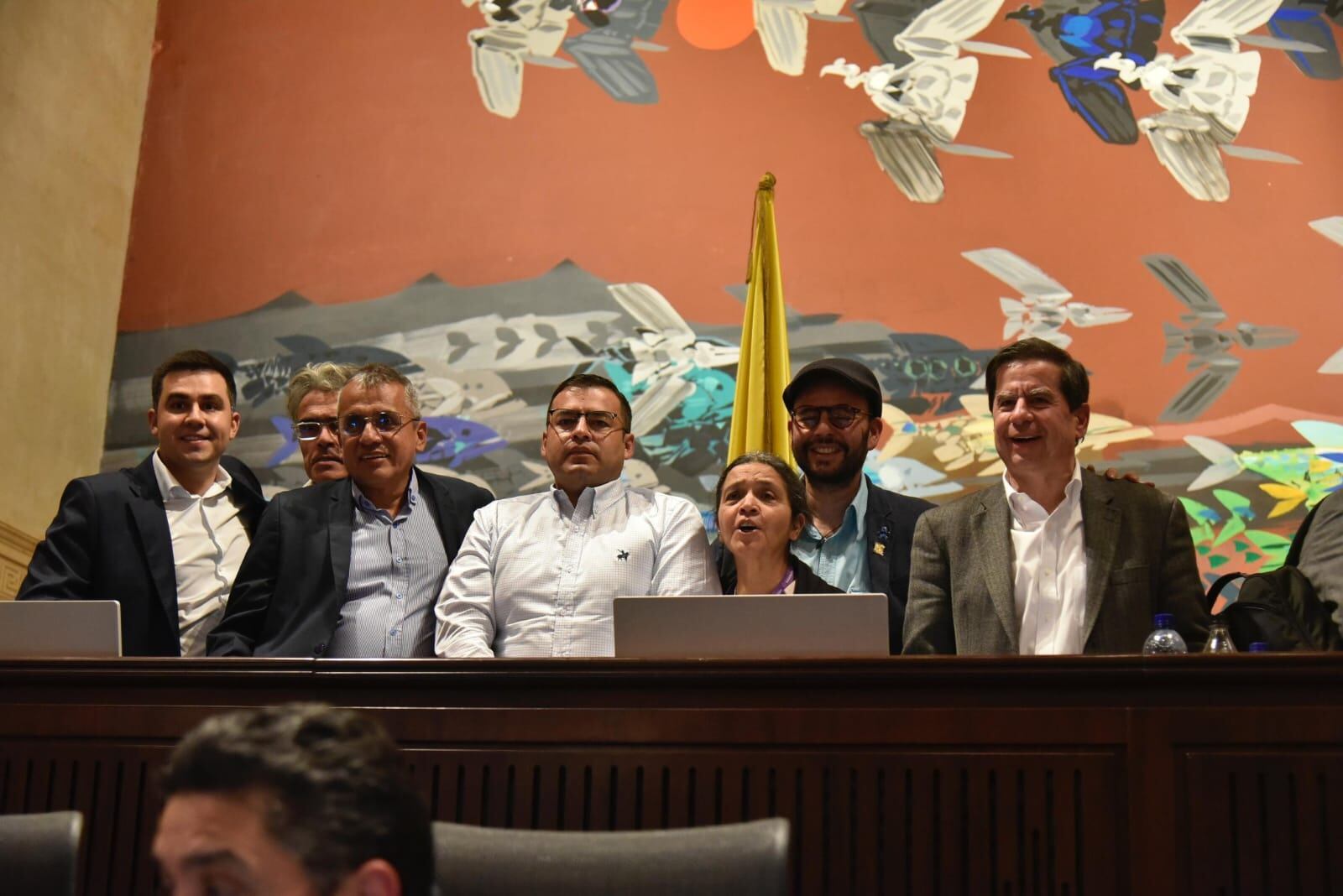 El ministro Juan Fernando Cristo celebra que el Congreso aprobara en su último debate el proyecto que modifica el Sistema General de Participaciones. (Cortesía - Ministerio del Interior)