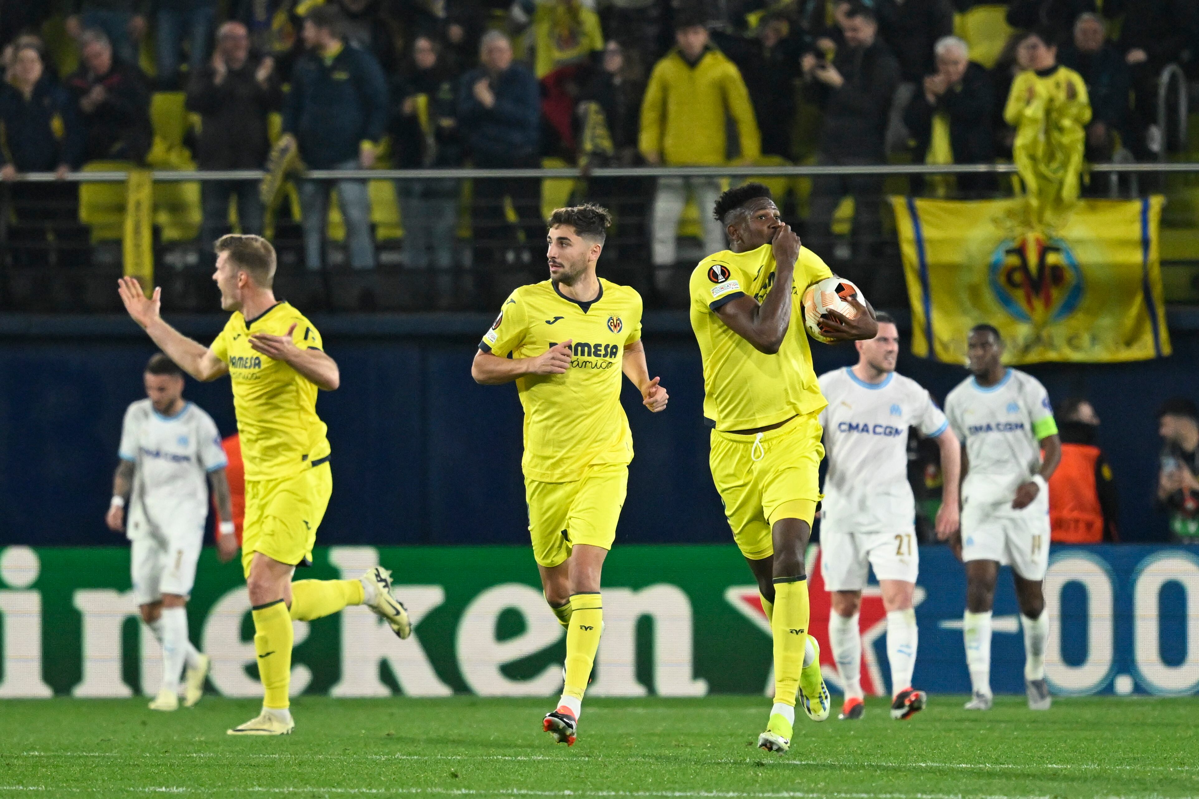 El jugador del Villarreal CF Yerson Mosquera. Foto: EFE/ANDREU ESTEBAN