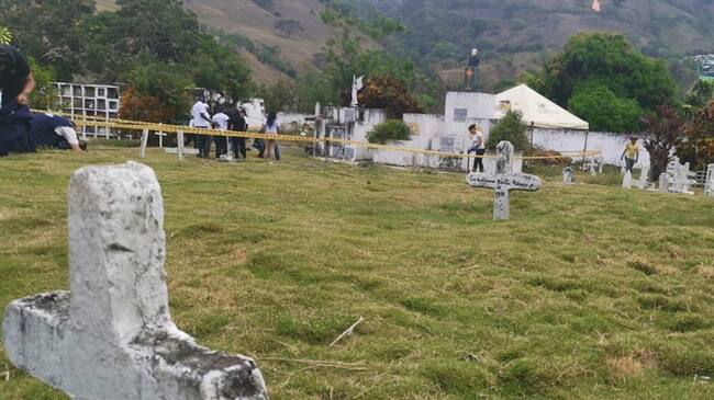 El embajador Gautier Mignot expresó solidaridad a los familiares de Edison Lezcano Hurtado, víctima de falsos positivos. Foto: Redacción W Radio