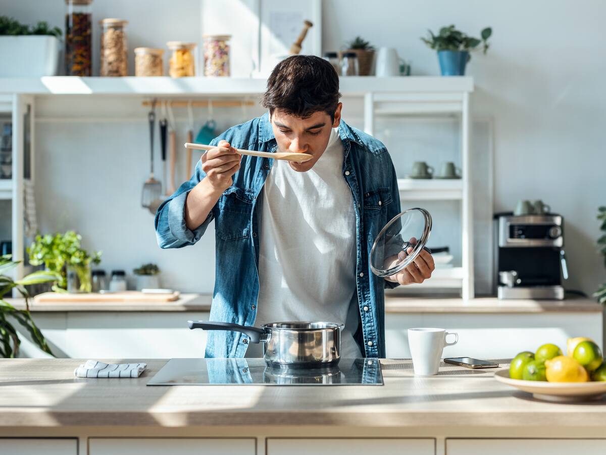 Escuela en Bogotá busca que hombres aporten más en las labores de la casa