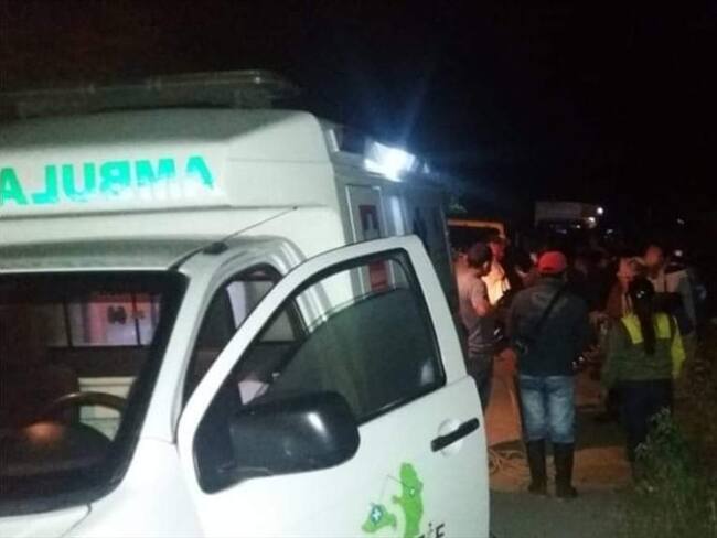 Un vehículo en el que se movilizaban seis personas se salió de la carretera y rodó a un abismo . Foto: Cortesía