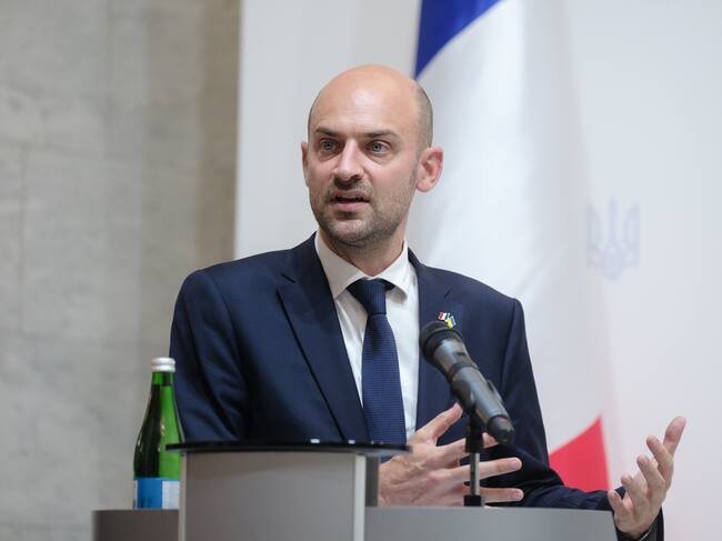 El ministro francés para Europa y Asuntos Exteriores, Jean-Noël Barrot, participa en una rueda de prensa conjunta con el ministro ucraniano de Asuntos Exteriores, Andrii Sybiha, el 21 de julio de 2025 en Kiev, Ucrania. (Foto de Vitalii Nosach/Global Images Ucrania vía Getty Images)