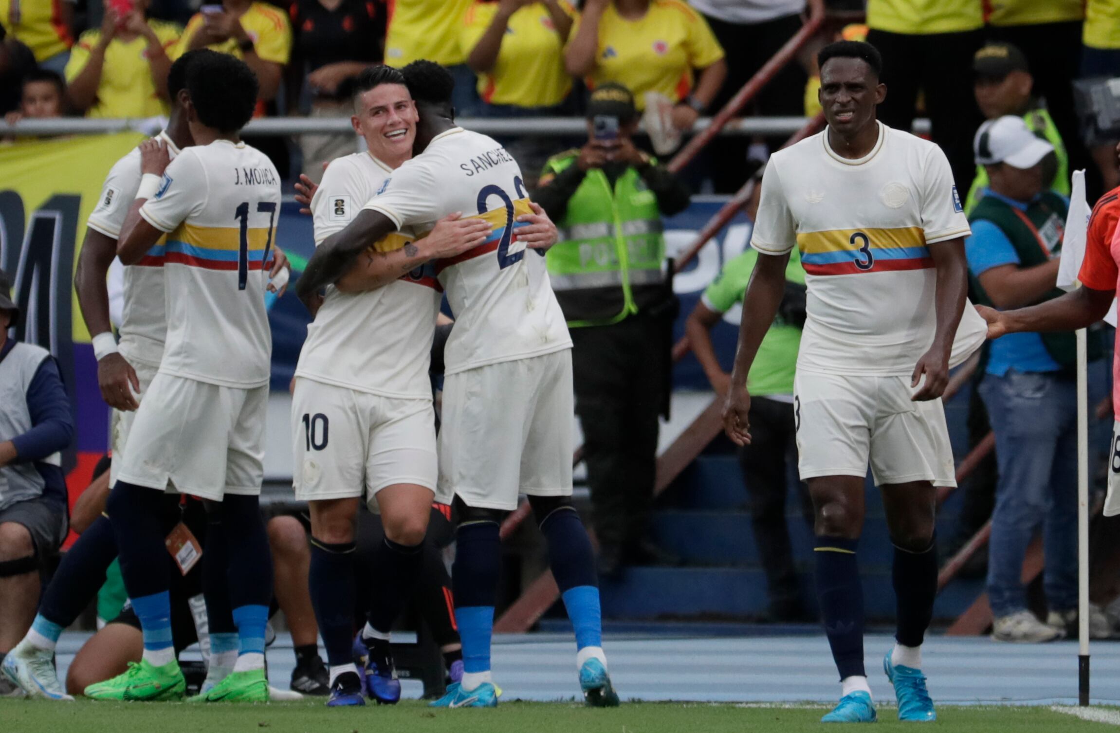Jugadores de Colombia celebran un gol. Foto: EFE.