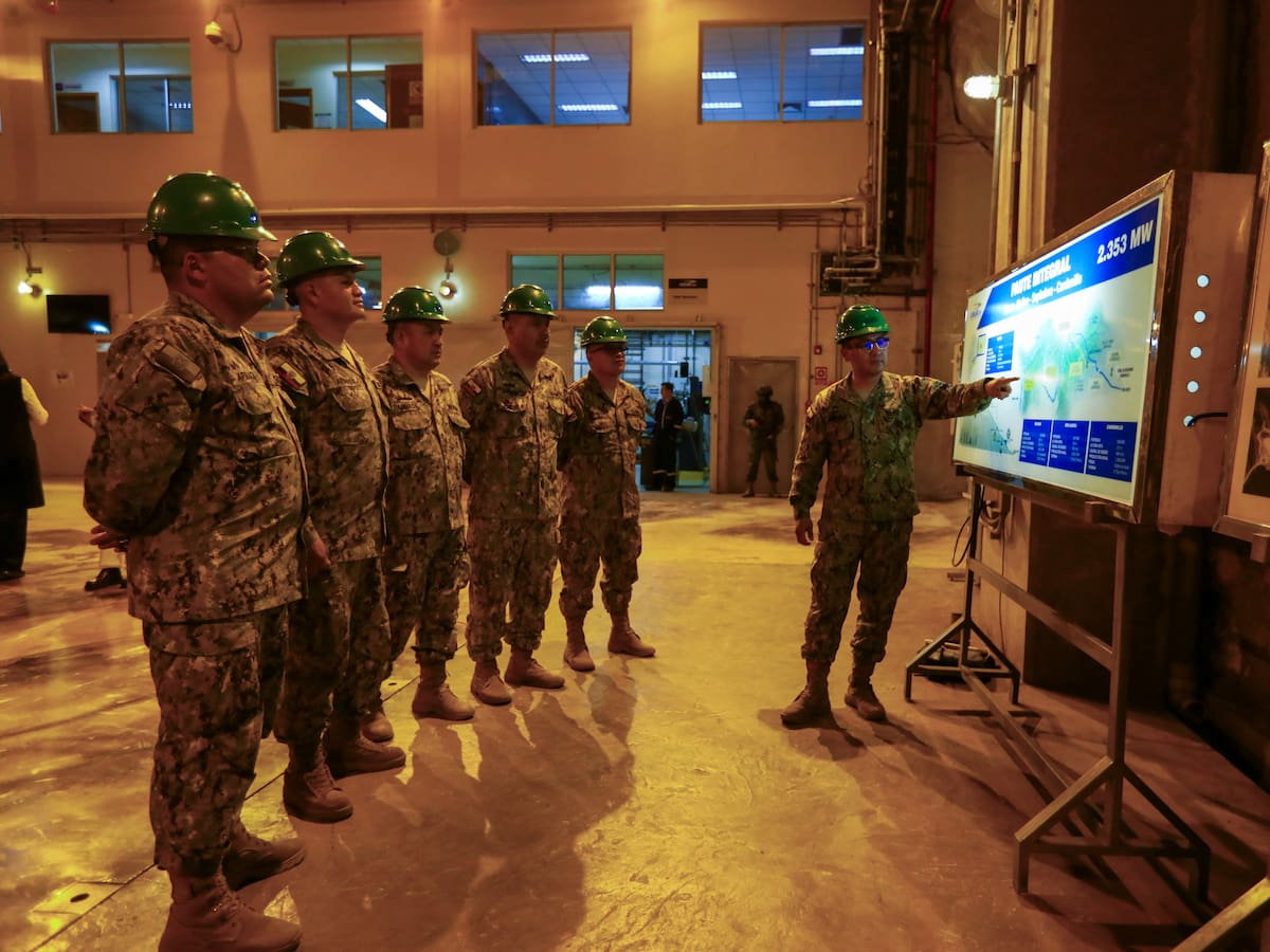 Militares de Ecuador tomaron control del embalse de Mazar antes de los apagones nacionales