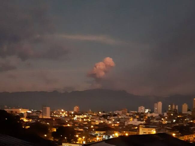 Volcán Nevado del Ruiz, nuevamente emitió ceniza. Crédito: La W Radio.