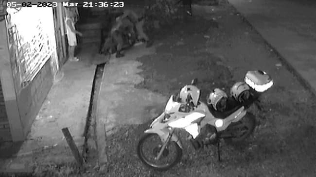 Los hechos ocurrieron en la noche del 2 de mayo de 2023, cuando los oficiales pretendían controlar una riña en la que se vio involucrada la víctima. Foto: Fiscalía.