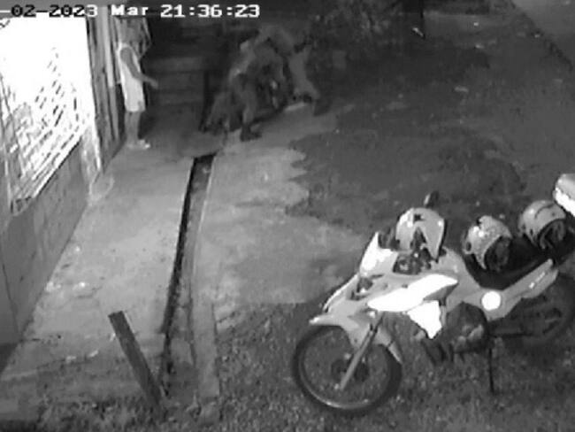 Los hechos ocurrieron en la noche del 2 de mayo de 2023, cuando los oficiales pretendían controlar una riña en la que se vio involucrada la víctima. Foto: Fiscalía.