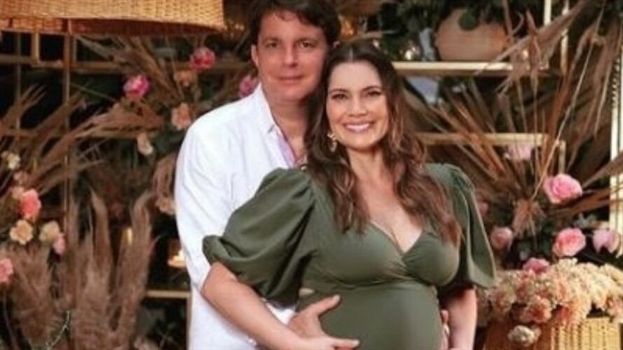 Jessica de la Peña presentó en sociedad a su pequeño bebé, a tres meses de su nacimiento. Foto: Instagram: @jessdelapena