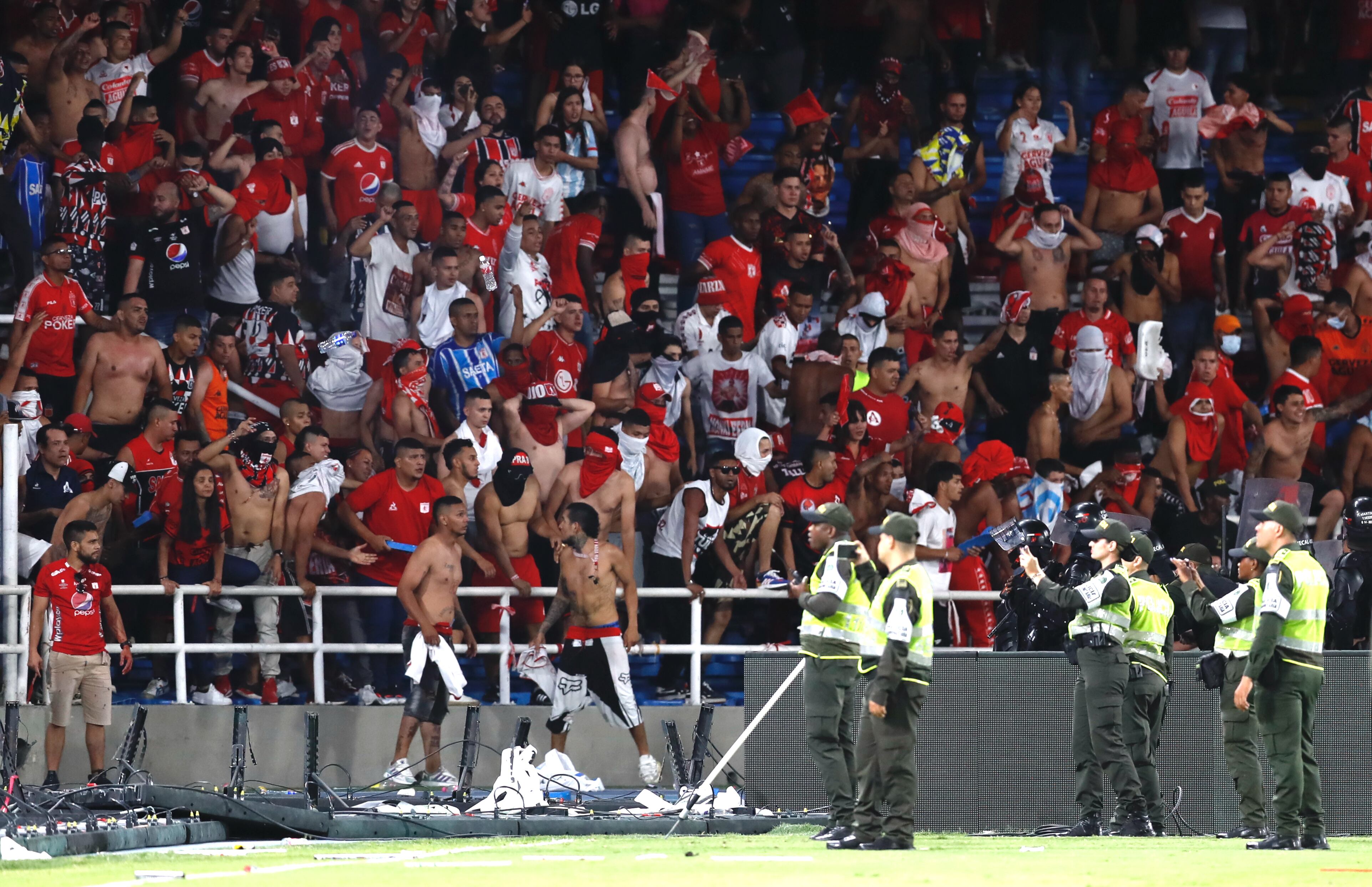 Prohiben de manera permanente el uso de pólvora y artefactos de humo en los partidos de fútbol en Cali. Foto: EFE/ Ernesto Guzmán