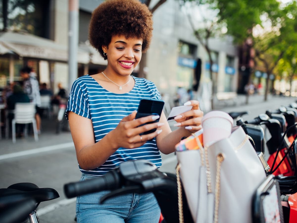 Los 4 documentos obligatorios que debe tener una moto eléctrica para transitar en Colombia