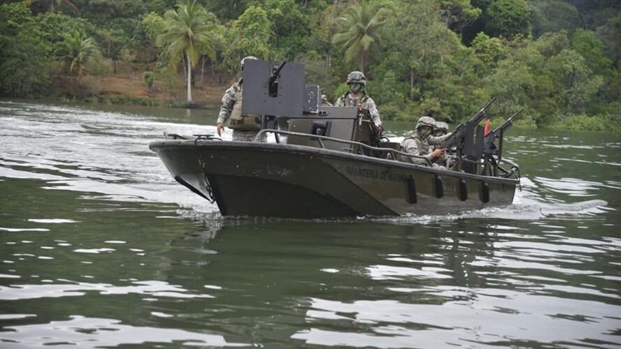 La Armada y la Policía realizan operativos para ubicar a las víctimas . Foto: Archivo Armada