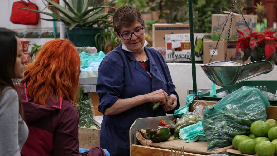 Bogotanos se abastecen de alimentos. Créditos: Colprensa