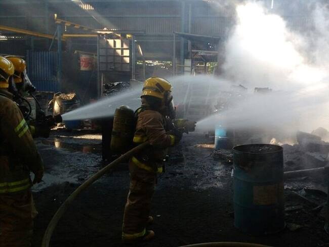 Controlan incendio en empresa de zona industrial de Yumbo. Foto: Bomberos Yumbo