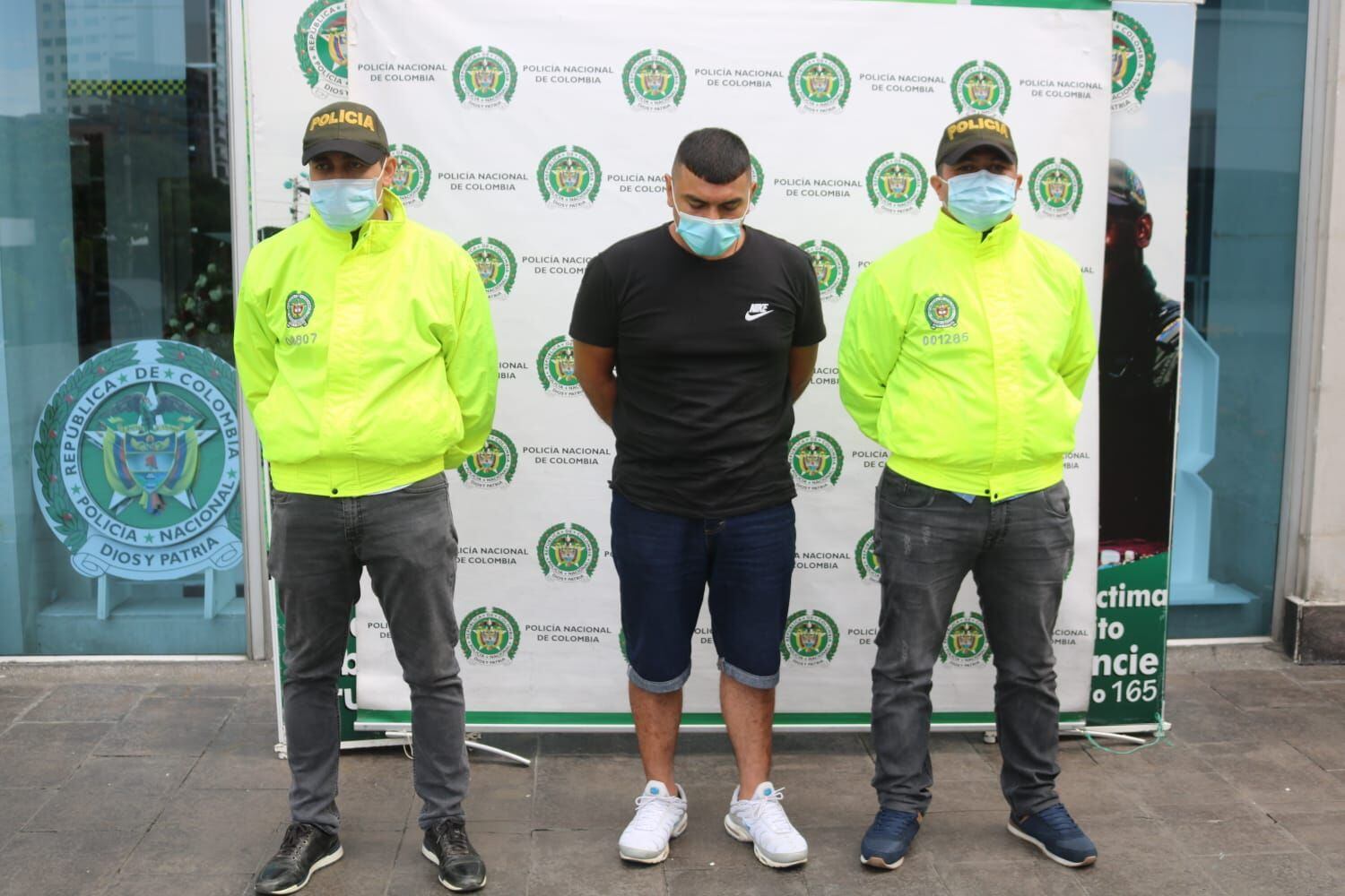 El detenido ha estado preso en tres oportunidades por los delitos de de homicidio agravado en grado de tentativa, hurto, porte ilegal de armas de fuego y uso de documento falso. Foto: Policía Cali
