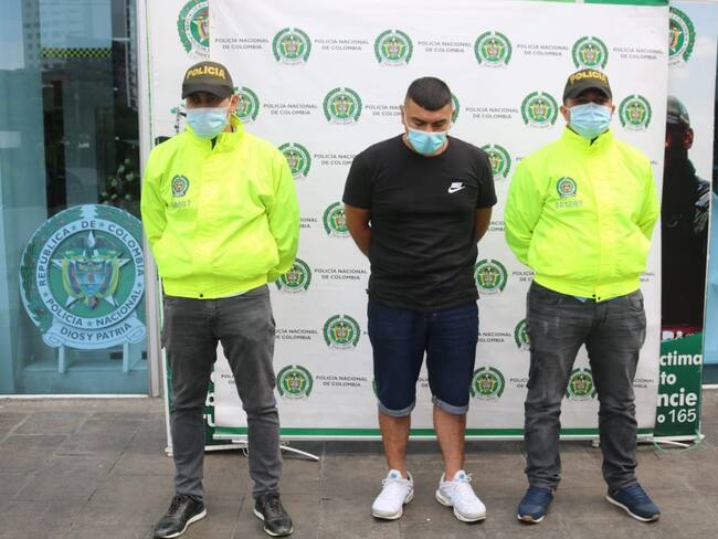 El detenido ha estado preso en tres oportunidades por los delitos de de homicidio agravado en grado de tentativa, hurto, porte ilegal de armas de fuego y uso de documento falso. Foto: Policía Cali