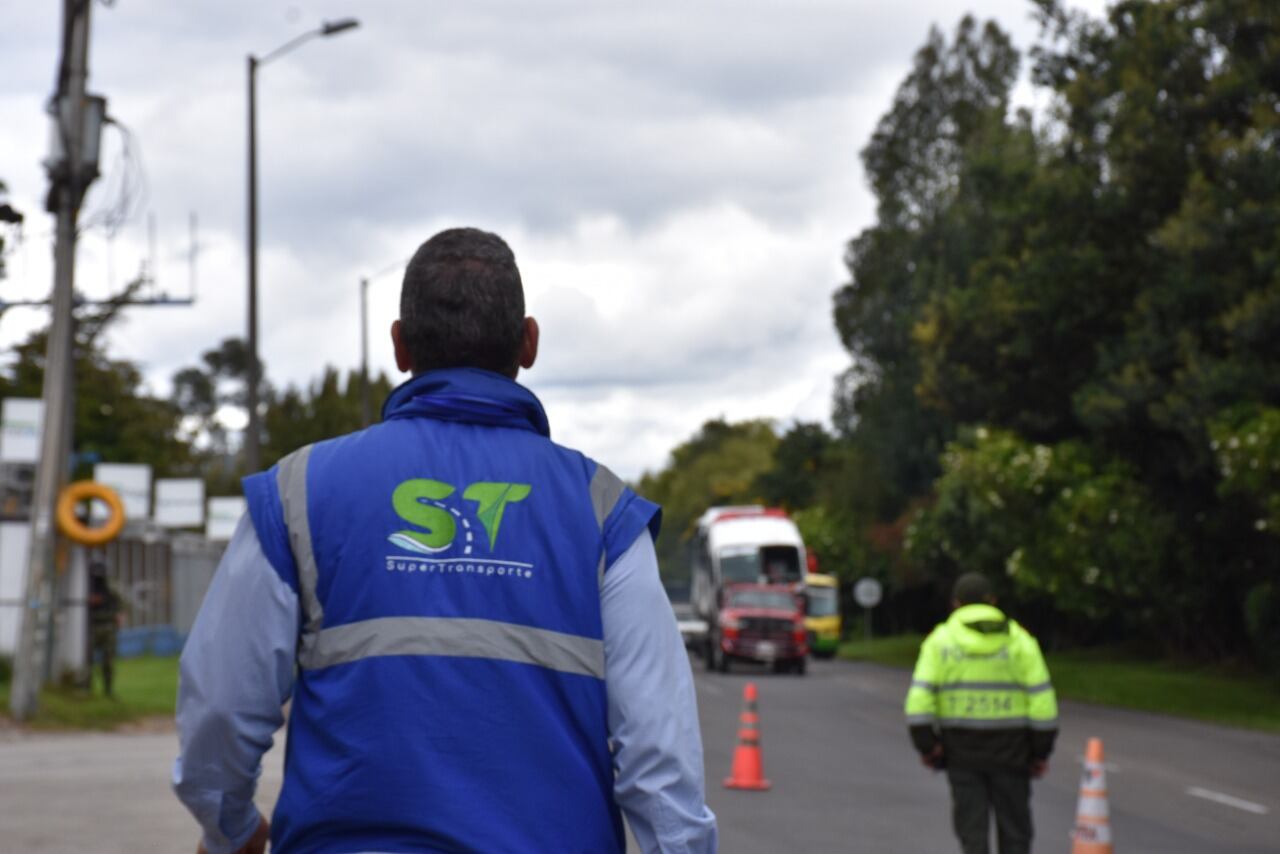 Formulan cargos a diez organismos de tránsito por presuntamente no controlar servicios ilegales. Foto: Colprensa
