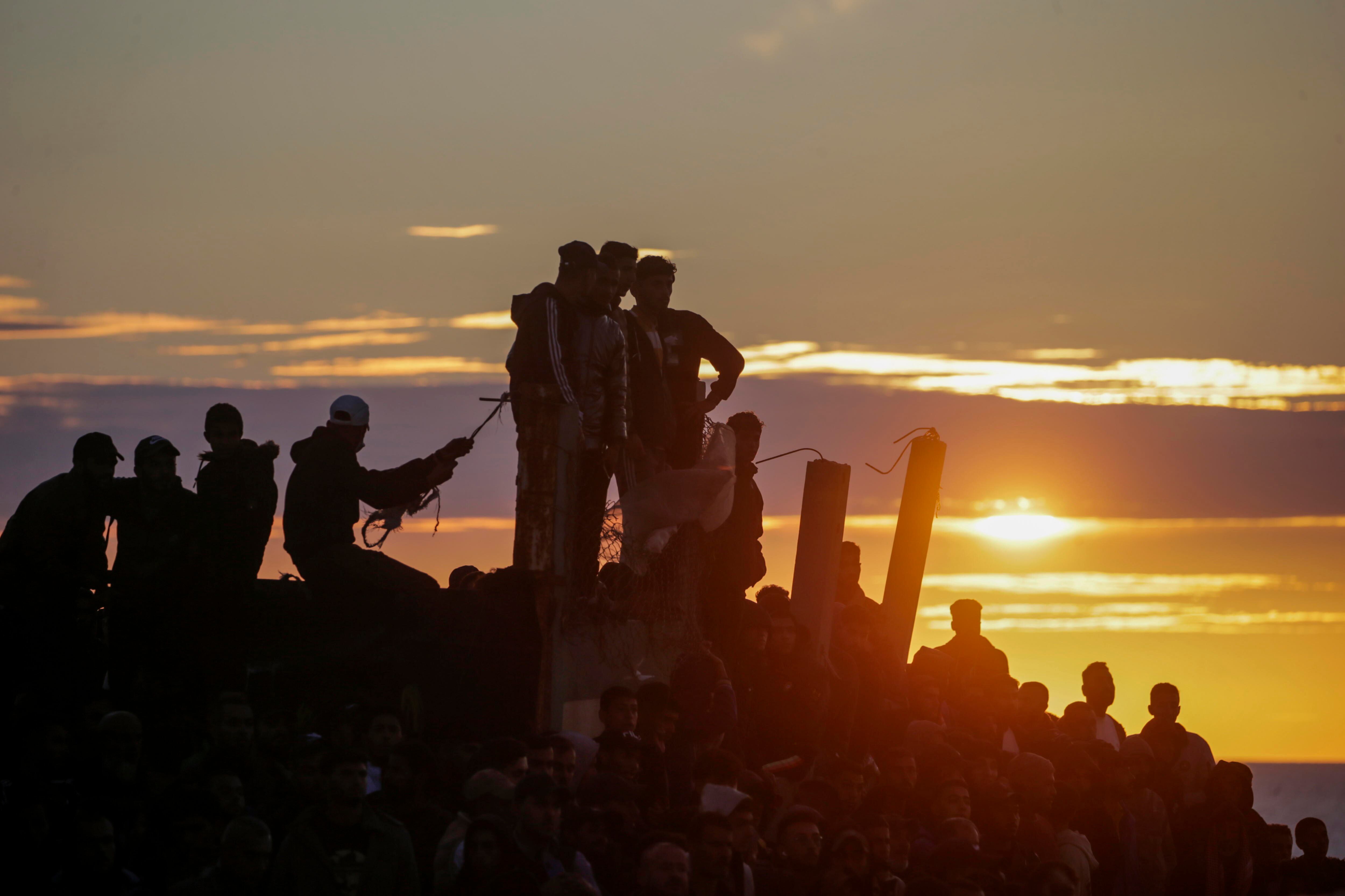 Palestinos desplazados en medio del alto el fuego entre Israel y Hamas. FOTO:  EFE/MOHAMMED SABER