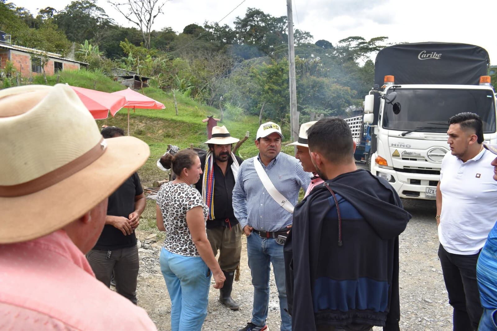 La Alcaldía de Moniquirá, en cabeza del mandatario Freddy Iovanny Pardo, se reunió con los manifestantes para buscar una salida / Foto: Cortesía prensa Alcaldía de Moniquirá.