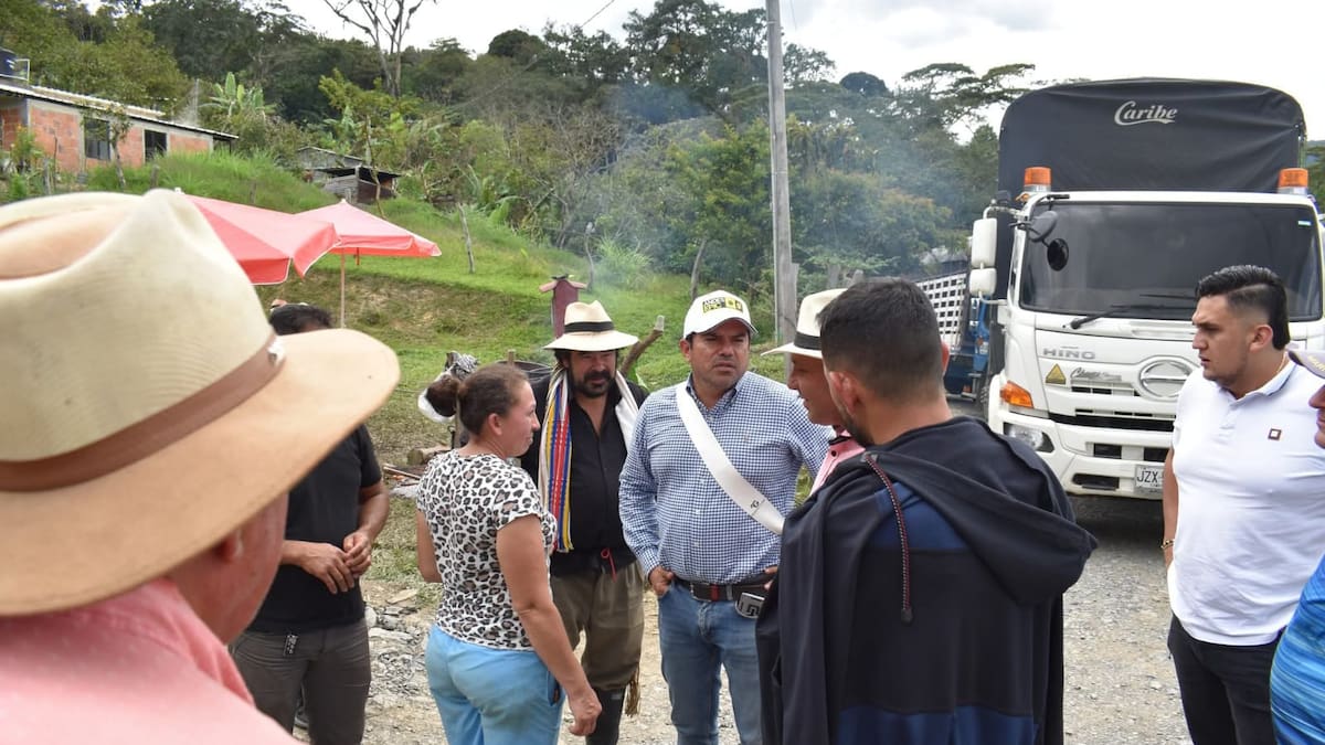 Comunidad de Moniquirá realiza paro indefinido frente a Pollos El Dorado