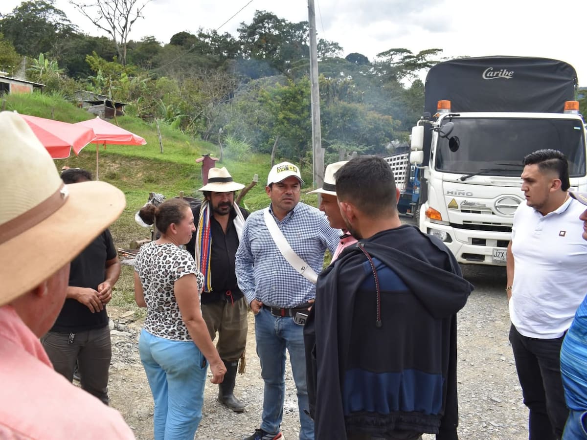 Comunidad de Moniquirá realiza paro indefinido frente a Pollos El Dorado