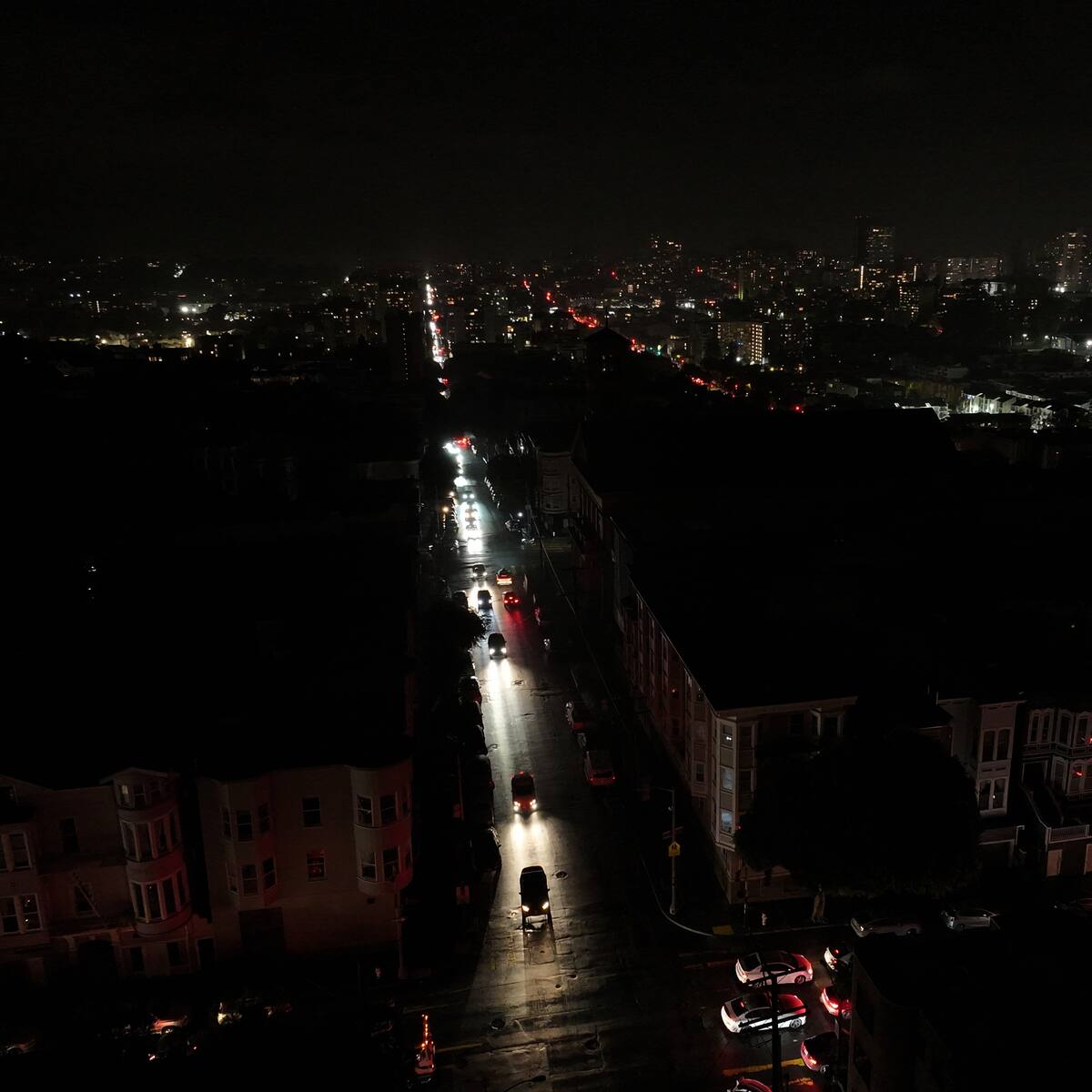 Miles de personas continúan sin electricidad en San Francisco por apagón tras un incendio