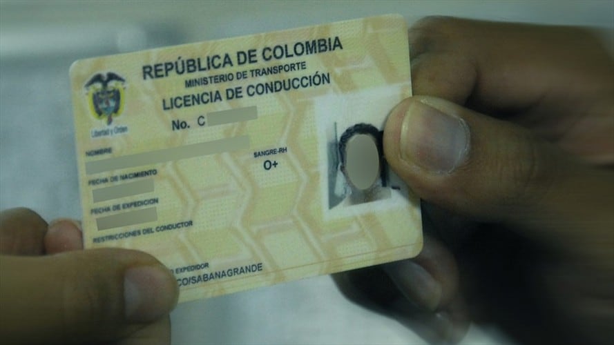 Los “clientes”, sin importar que no supieran conducir, acudían a la banda para ahorrarse el 60% del costo de la licencia por primera vez. Foto: Colprensa