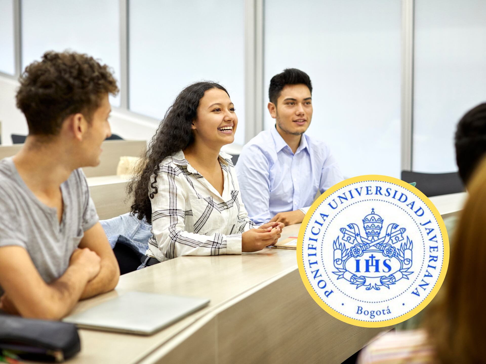 Jóvenes estudiando en una institución de educación superior. En el círculo, logo de la Universidad Javeriana (Fotos vía GettyImages y redes sociales)