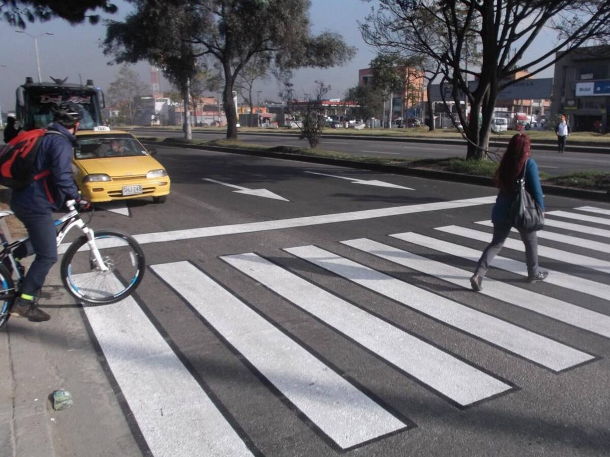 Qué significa la línea blanca antes de la cebra: multa de 30 SMLDV por no respetarla, le explicamos