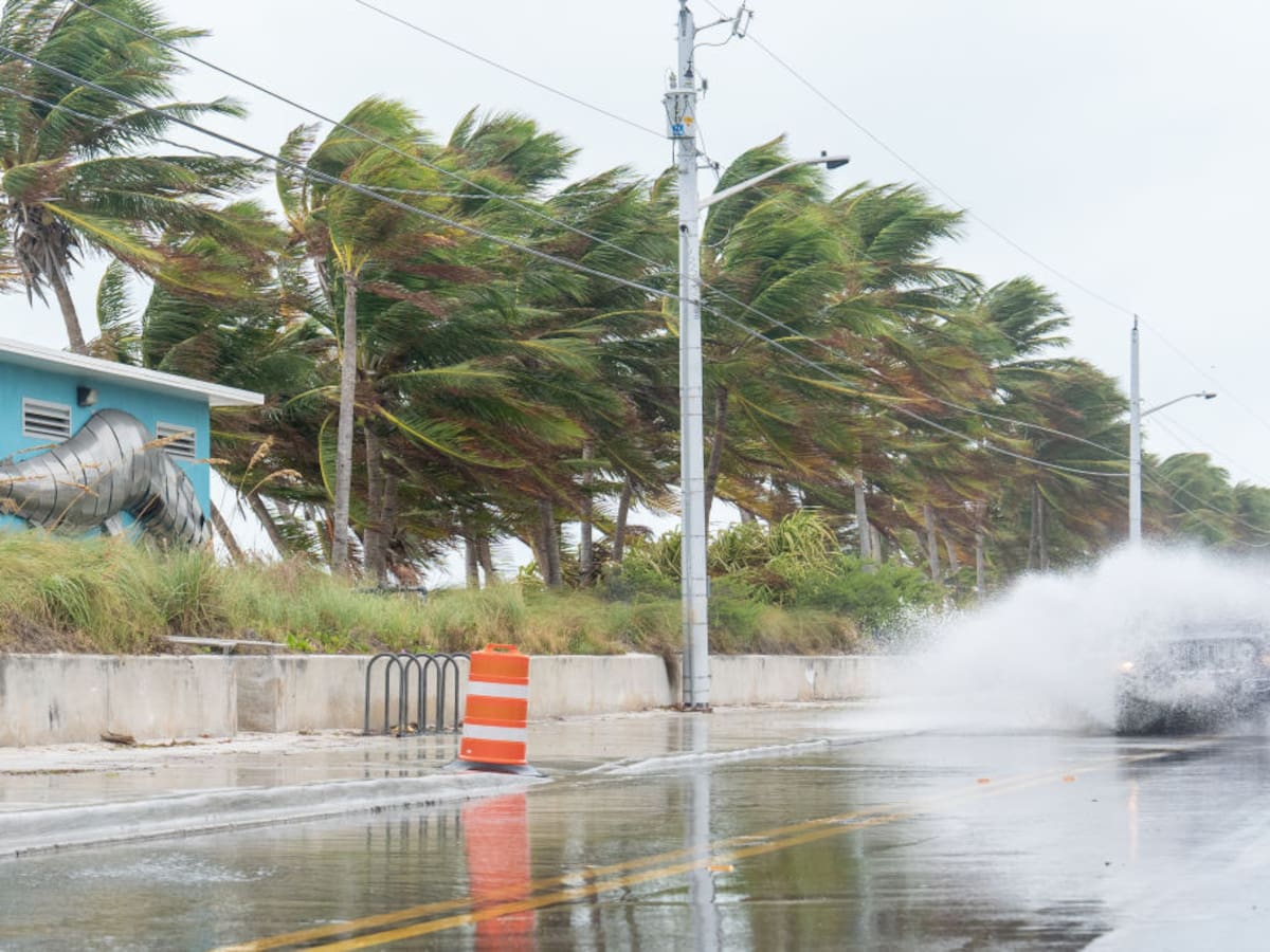 Huracán Milton sigue perdiendo intensidad y bajó a categoría 3 aproximándose a Florida