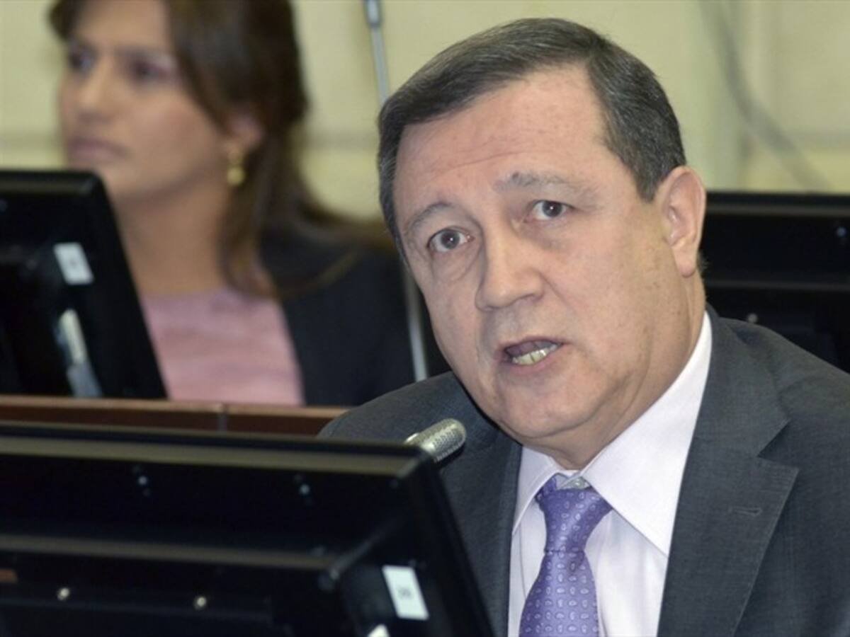 Carta de renuncia de Uribe se debe radicar esta semana: Presidente del Senado