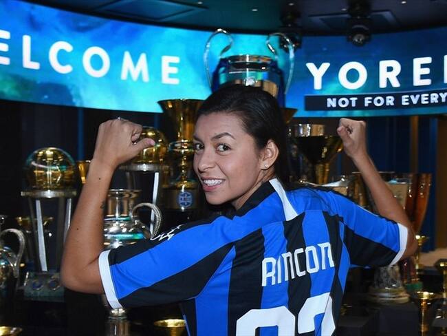 Yoreli rincón, de 26 años, vuelve al fútbol internacional . Foto: Twitter: Inter_es