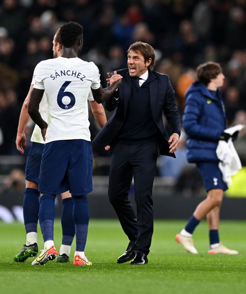 Davison Sánchez y Antonio Conte. Foto: Getty Images