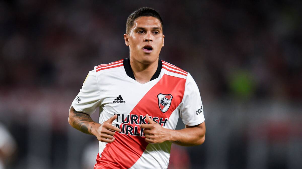 Nuevo gol de Quintero con River: aprovechó el error de otro colombiano y definió con calidad