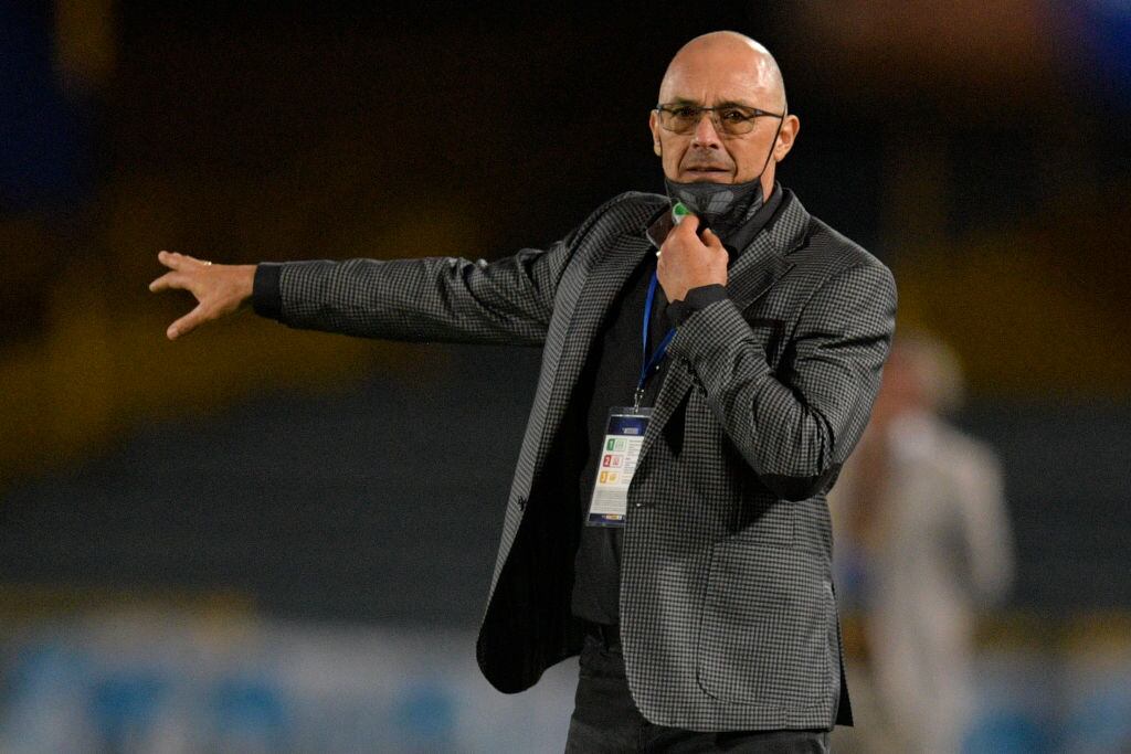Técnico uruguayo Alfredo Arias (Photo by Raul ARBOLEDA / POOL / AFP) (Photo by RAUL ARBOLEDA/POOL/AFP via Getty Images)