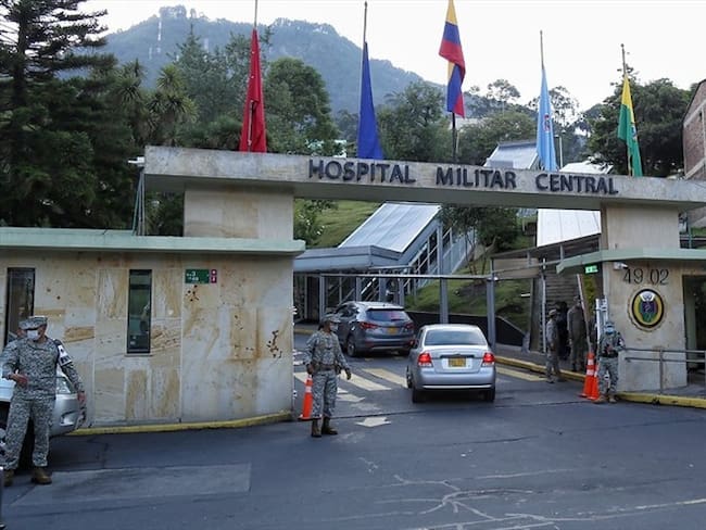 La Armada Nacional confirmó que en las últimas horas fueron robados cinco fusiles del armerillo del Hospital Militar. Foto: Colprensa / CAMILA DÍAZ
